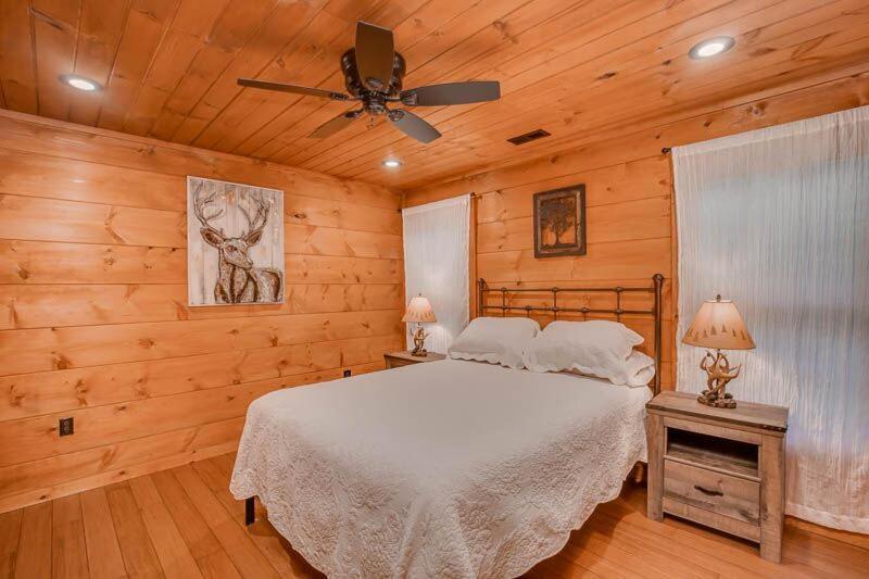 The Buckhorn By Stony Brook Cabins Гетлинбург Екстериор снимка