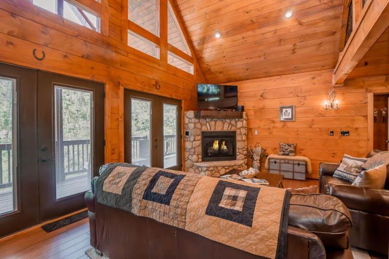 The Buckhorn By Stony Brook Cabins Гетлинбург Екстериор снимка