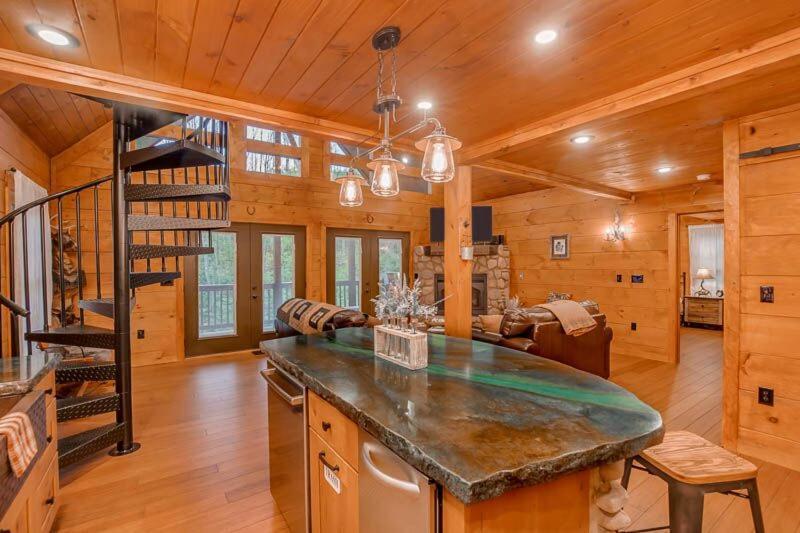The Buckhorn By Stony Brook Cabins Гетлинбург Екстериор снимка