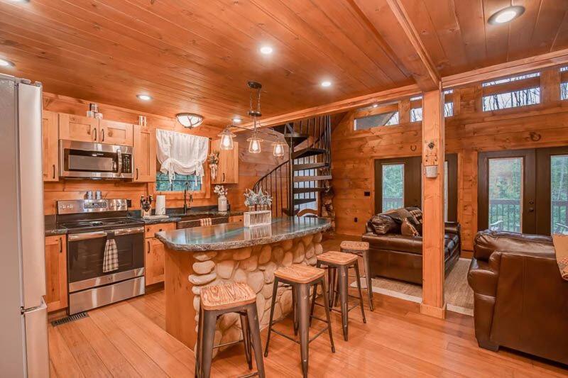 The Buckhorn By Stony Brook Cabins Гетлинбург Екстериор снимка